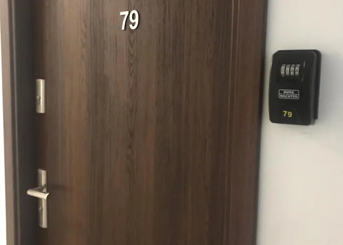 Jaszowiec 79 * أوسترون